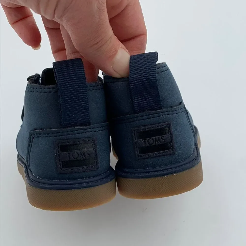 Toms Blue Moccasins with Suede Texture chukka boots size 6 toddler nwot
